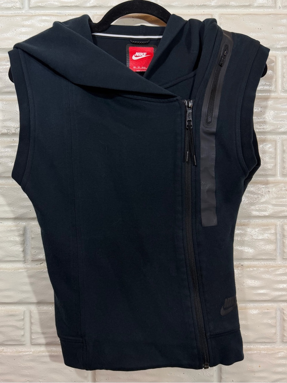 Nike Sportswear Women’s XS Black Asymmetrical Zip Hooded Vest